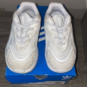 Adidas Ozelia Sneakers